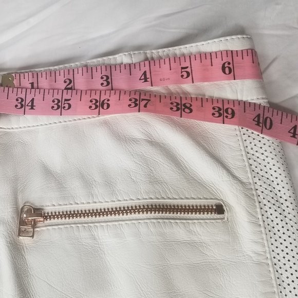 Gestuz White Mini Moto Leather Skirt with Rose Gold Hardware Size 36 or US 4 - Picture 3 of 11